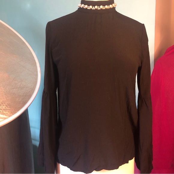 Zara Tops - Zara basic. Pearl neckline with open bell sleeves size small